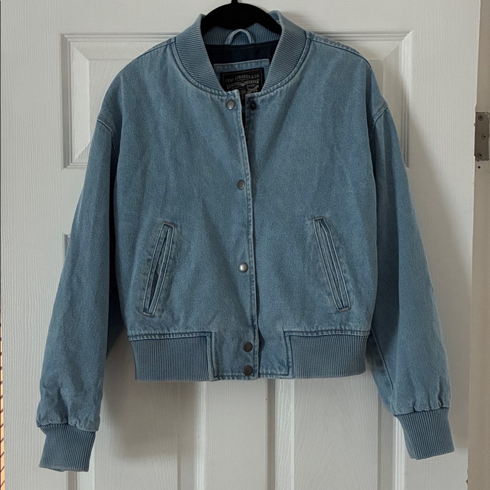 Women's Levi’s Blue Denim Jacket like brand new!